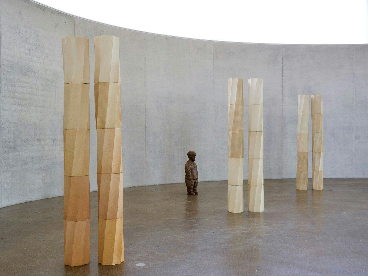 A mixed media sculptural installation by Juan Muñoz, titled, Schwelle (Threshold), dated 1991, installed at Thomas Schütte Foundation, in Neuss, Germany, in 2018 .